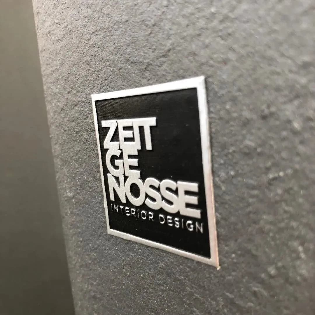 dikte metalen label — metalen label voorbeeld