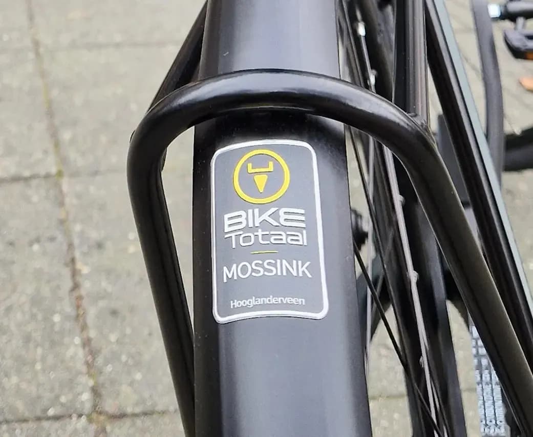 fiets frame label — metalen label op een fiets